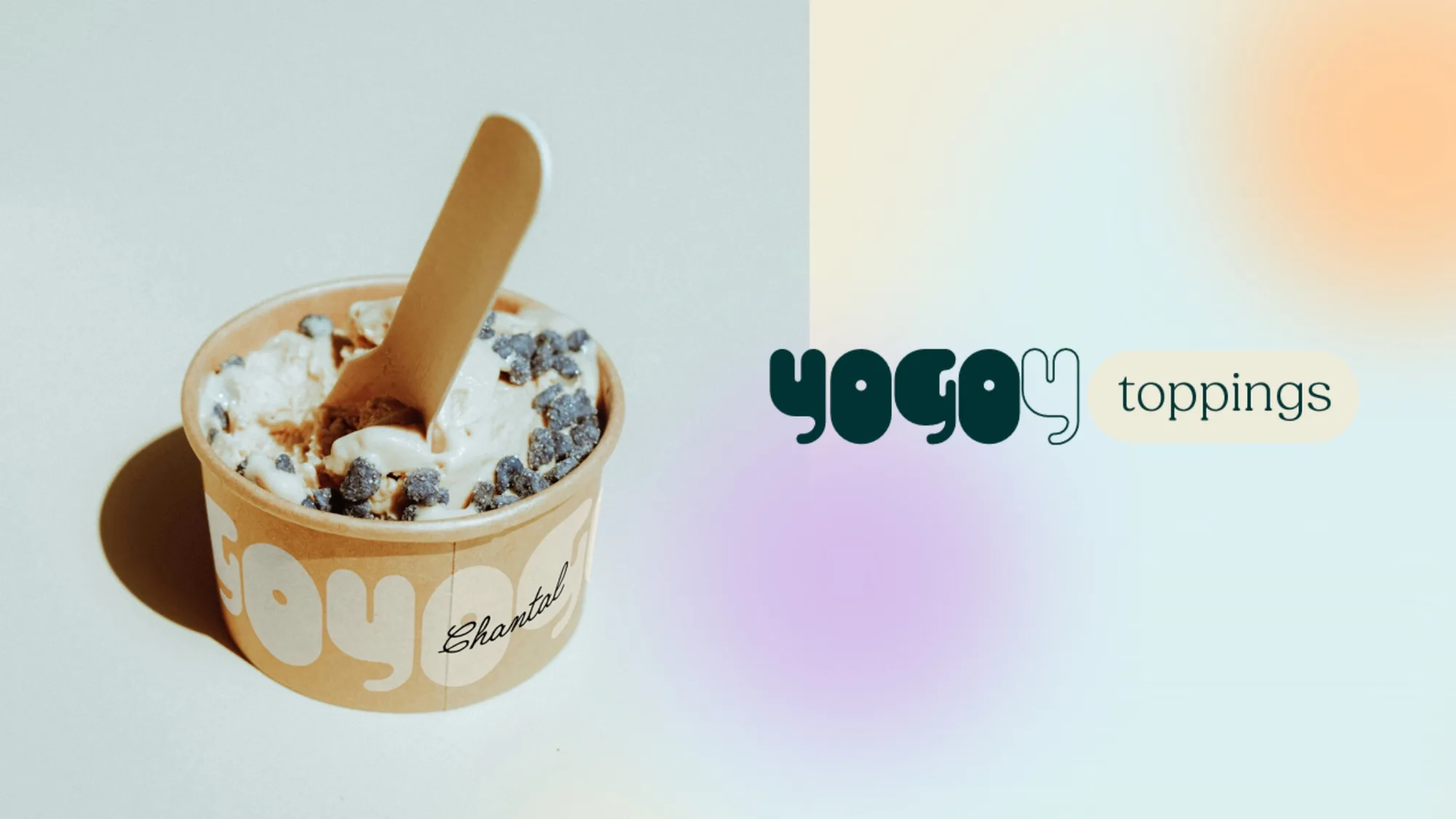 Vaso de Yogoy con helado y toppings